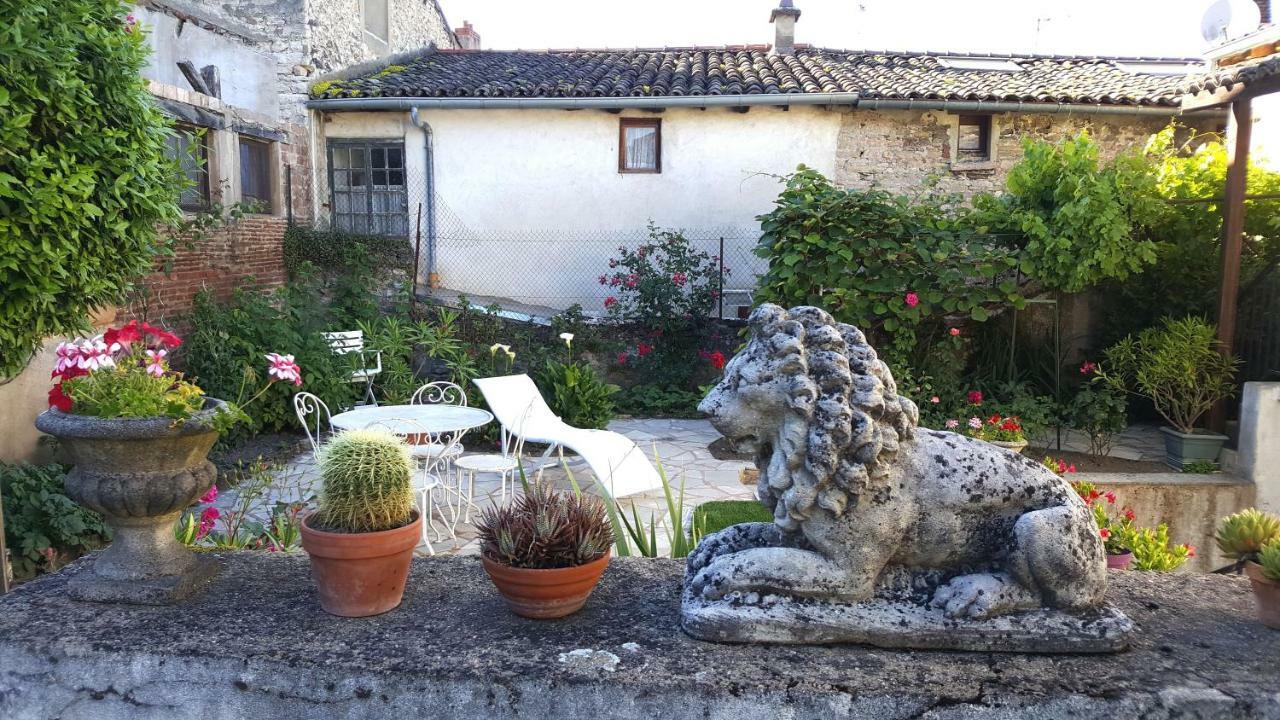 Tournus Belle Maison Vue Sur Saone Esterno foto