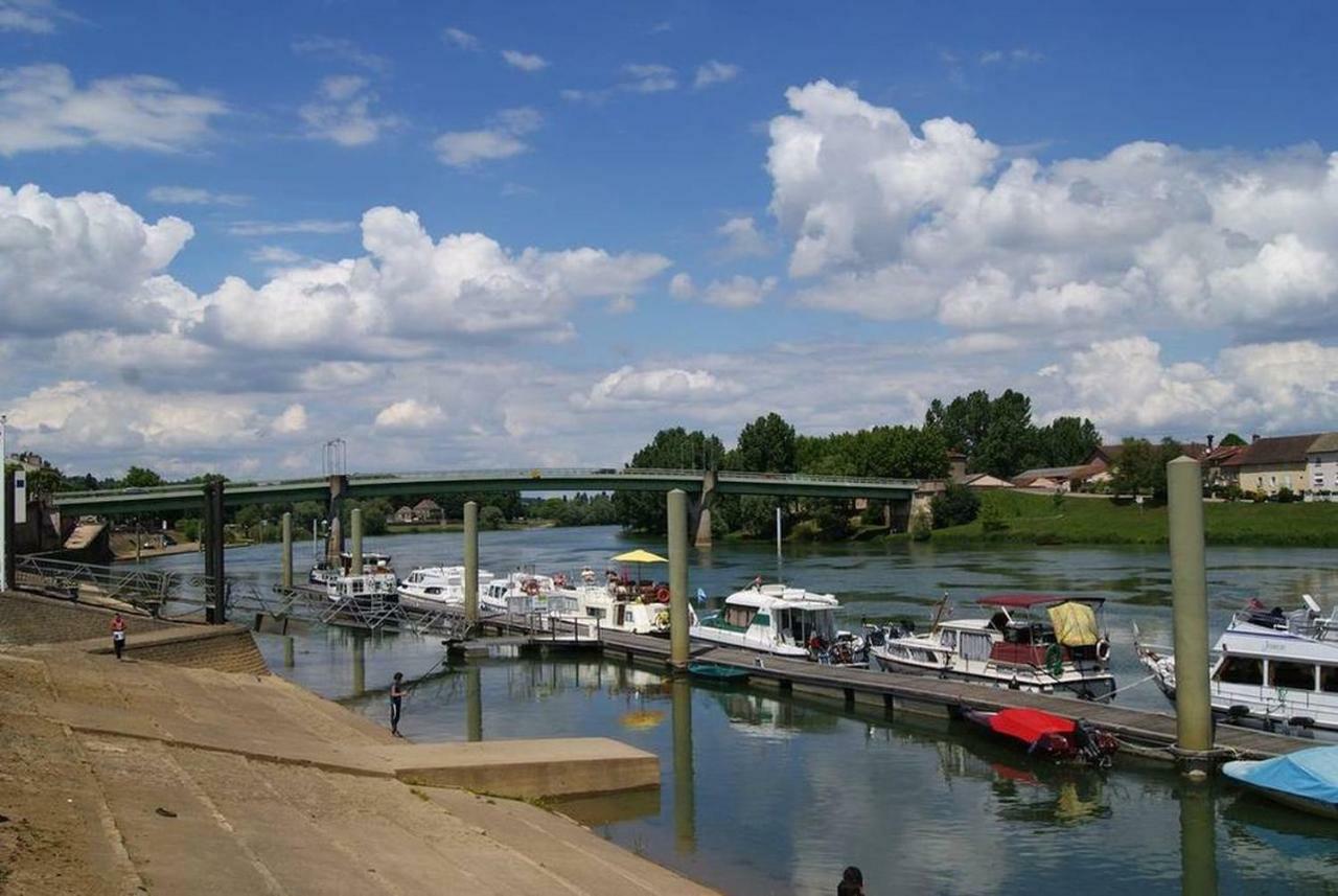 Tournus Belle Maison Vue Sur Saone Esterno foto